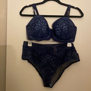 NWT Victoria’s Secret Bra and Panty set 36DD and Large